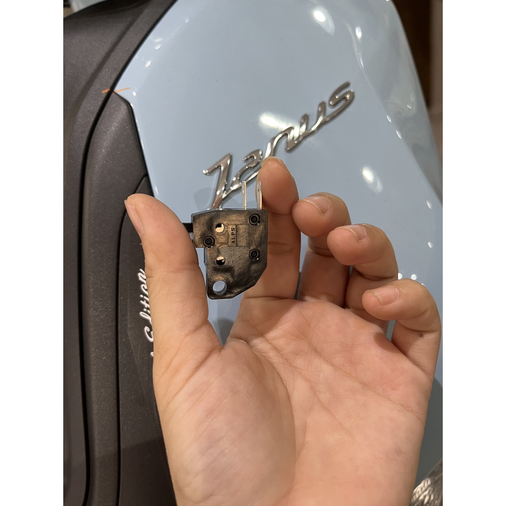 Công tắc tay phanh trước dành cho xe sirius ,exciter 135Cc, jupiter,gravita bình xăng cơ