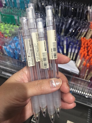 Bút chì bấm Muji ngòi 0.5mm
