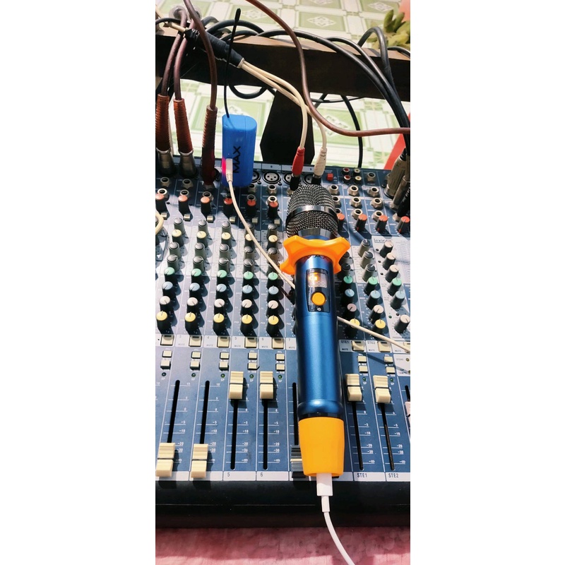 Micro Không Dây Karaoke Max 36 & Max 56, Pin Sạc, Mẫu Mới 2022, Màn Hình LED, Chống Hú Tốt, Hát Nhẹ, Sóng Mạnh