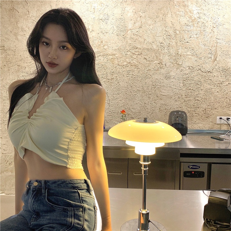 Áo hai dây cổ chữ V khoét sâu gợi cảm cho nữ