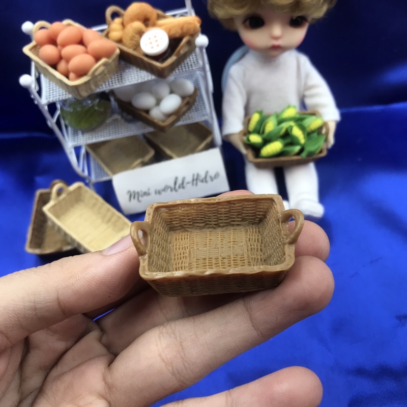 Khay rổ mây chữ nhật mini dùng cho búp bê trang trí nhà búp bê tí hon BJD tỉ lệ 1/8, 1/12. Dollhouse, Miniature.