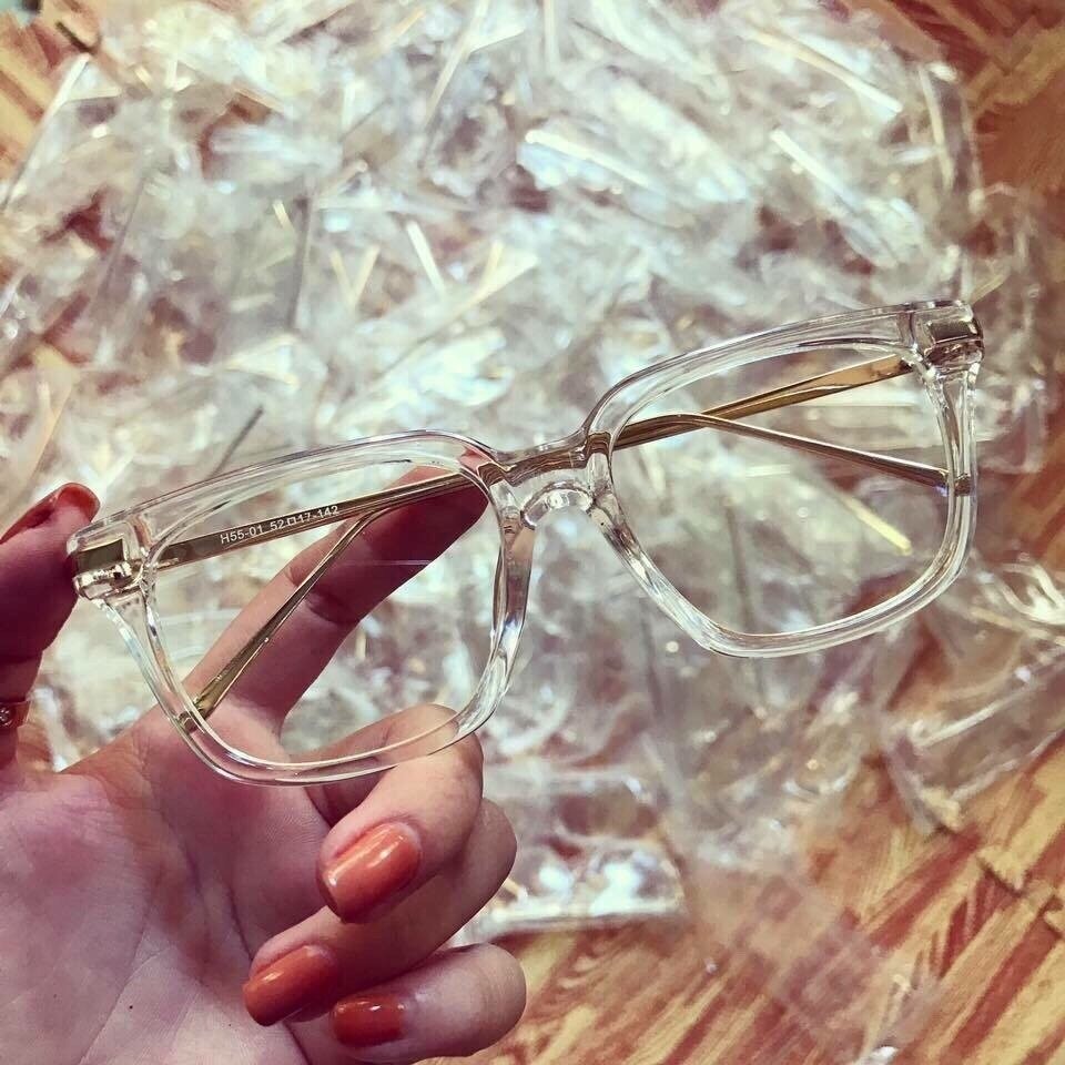 BÁNLỖ ĐỔI 5 SAO _[GIÁ SỈ] KÍNH CHỮ V GỌNG TRONG CHÂN KIM LOẠI VÀNG BẠC CỰC ĐẸP KÍNH V GIẢ CẬN MẪU MỚI HỌT | BigBuy360 - bigbuy360.vn