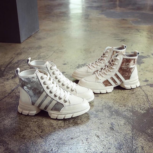 Giày sneaker