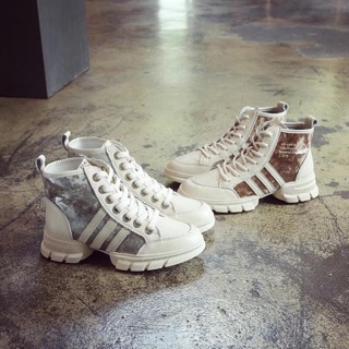 Giày sneaker