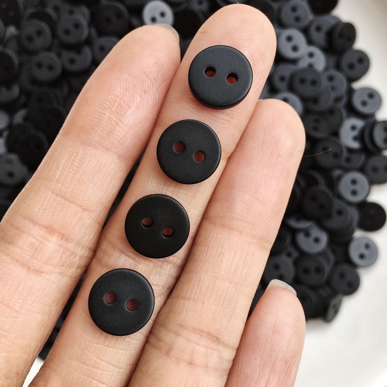 Nút áo, cúc áo sơmi đen nhám 2 lỗ - 1cm - set 100 nút
