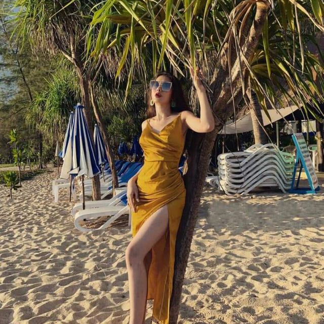 Đầm 2 dây xẻ tà