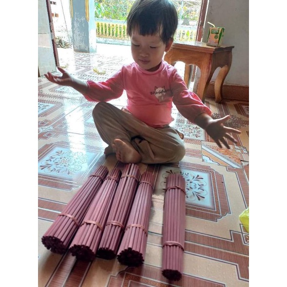 10 đôi đũa tre vót thủ công.