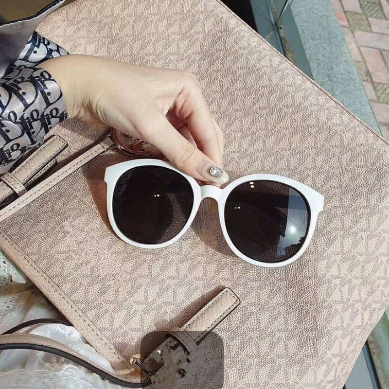 Kính mát thời trang V viền trắng HOT