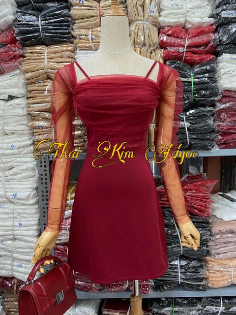 Đầm xoè đỏ trễ vai lưới