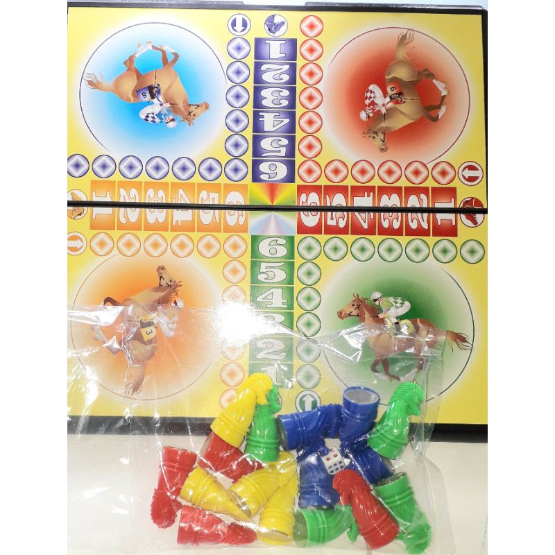 Một bộ trò chơi Cờ Đua Ngựa có bàn chơi bằng nhựa kích thước 30x30cm rất đẹp