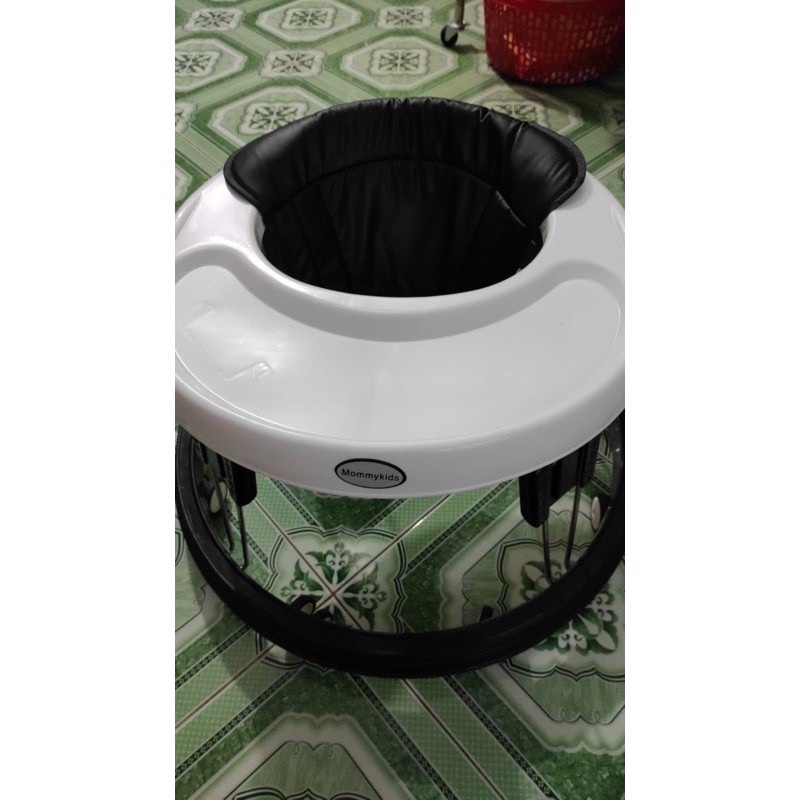 Xe tròn tập đi, xe tập đi kiêm bàn ăn dặm hành cao cấp hãng momykids và tomorow