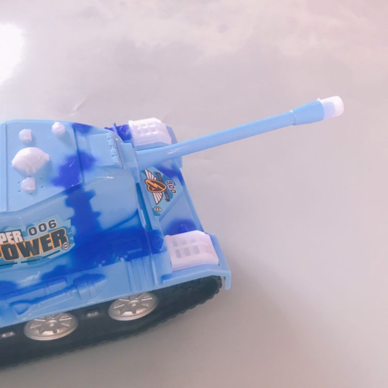 Xe tăng pin có đèn và nhạc