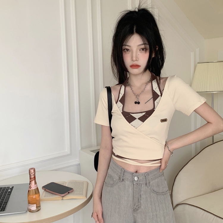 QKOOLE  Set Áo Lửng Hai Dây Cổ Chữ V + Áo Khoác Cộc Tay Họa Tiết Ca Rô Thời Trang Nữ