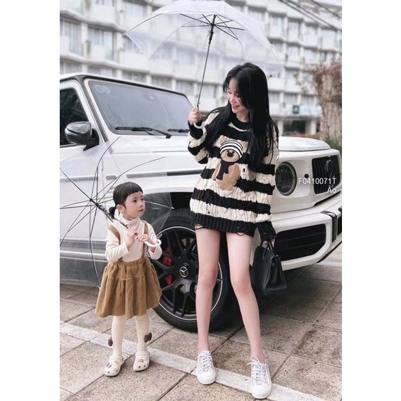 Áo len sọc kẻ màu rách tưa kiểu ngực và lai hình gấu TT0410