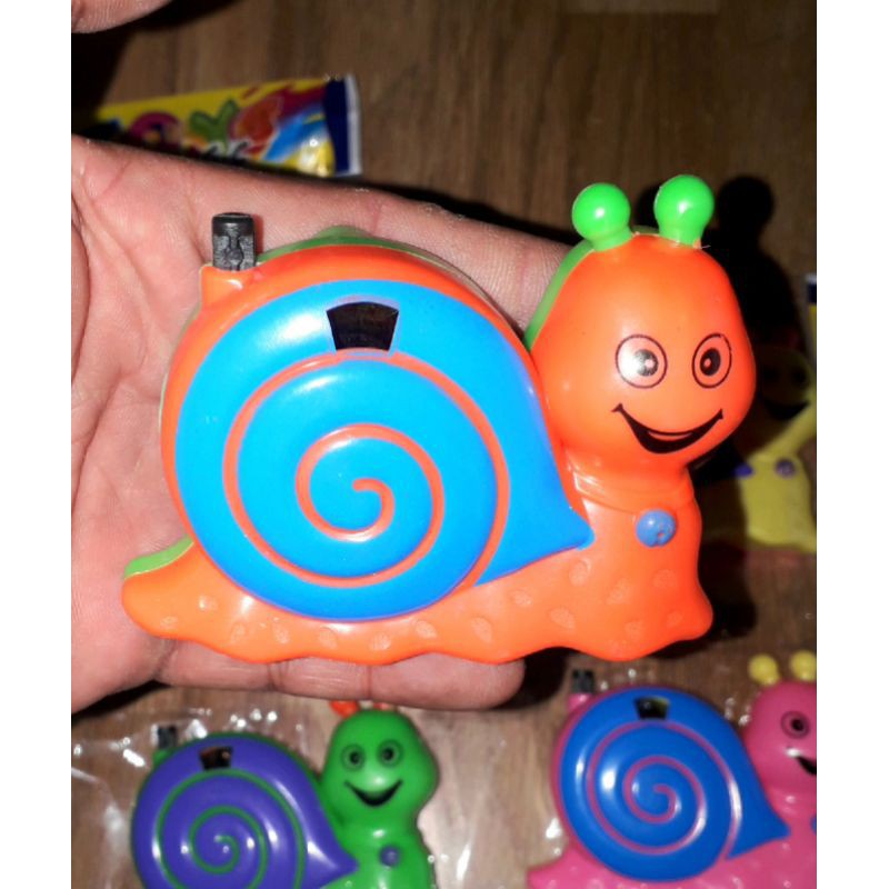 Một cái máy xem ảnh mini hình chú óc sên bằng nhựa rất đẹp