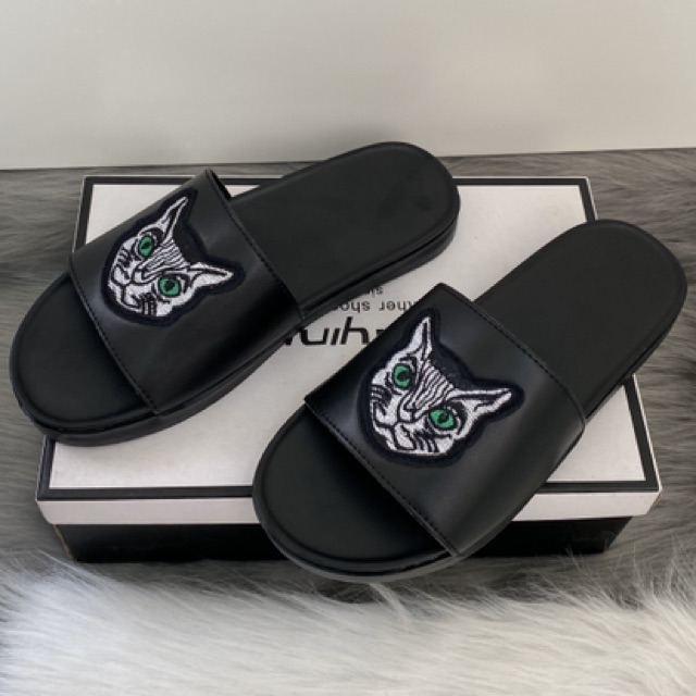 Dép da nam đế hộp thêu mèo kèm video ( đế hộp mèo ) lõm ghi xám khói