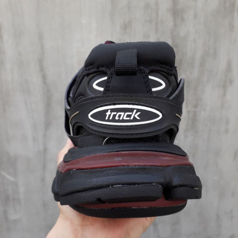 Giày thể thao balen track màu đen vàng sc lót thạch