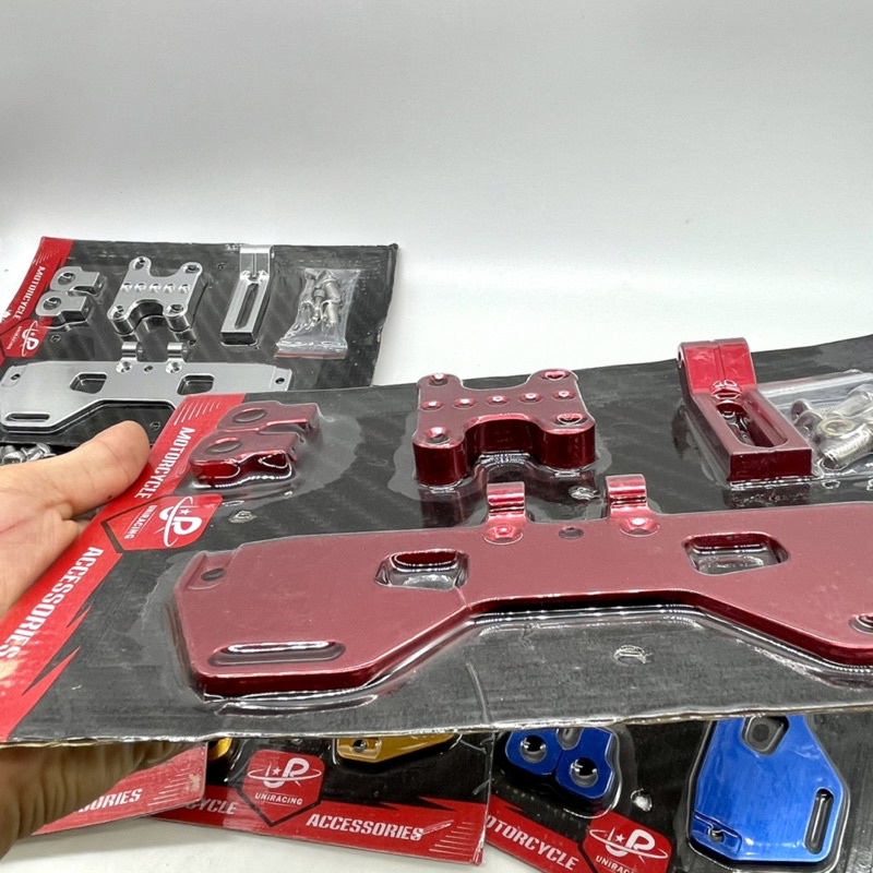 Pát biển số gập CNC gắn R15v3, TFX, z800, z900. Gắn như zin có tai bắt xi nhan