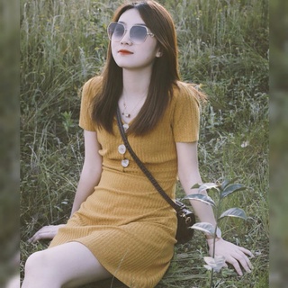 Váy ngắn cổ tim phối cúc dáng xoè xuất Âu