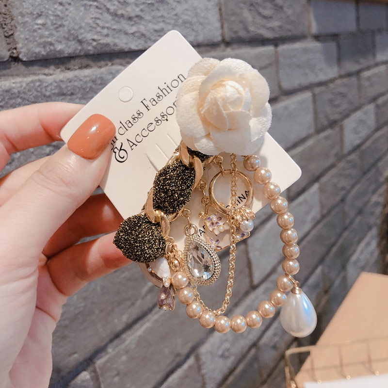 Trâm cài áo hình hoa trà phối dây xích phong cách vintage sang trọng cho nữ