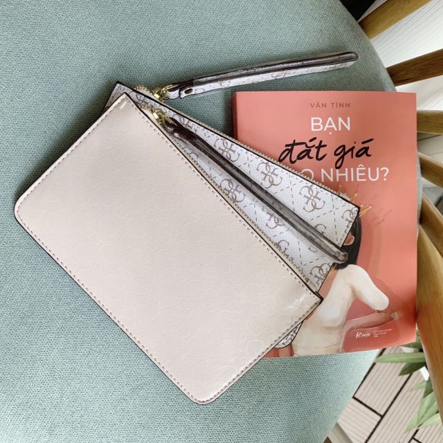 👑👑VÍ GUESS  HÀNG CHUẨN XỊN👑👑
 ❗️Không chuẩn không lấy xiền ạ, cầm tay rất thanh thoát, nhẹ nhàng