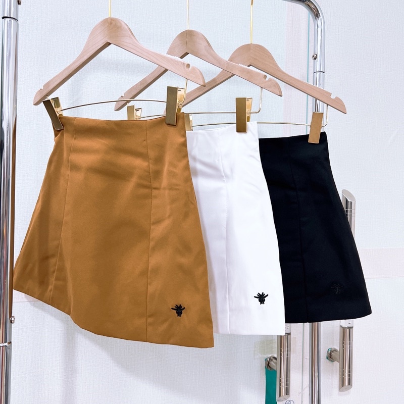 Xả hàng - Chân váy Kaki thêu ong dáng A, Chân váy cạp cao có lót quần CV99 - NhiNhi Shop