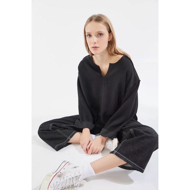 Áo tay loe U.O Jax Inside Out Notch Neck Top