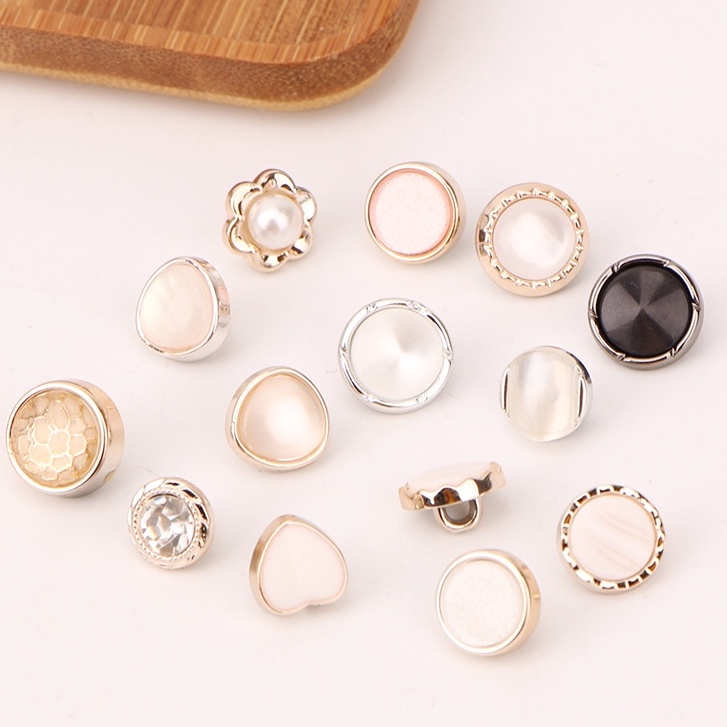 Set 5 Nút Áo Acrylic Trong Suốt Hình Hoa / Trái Tim