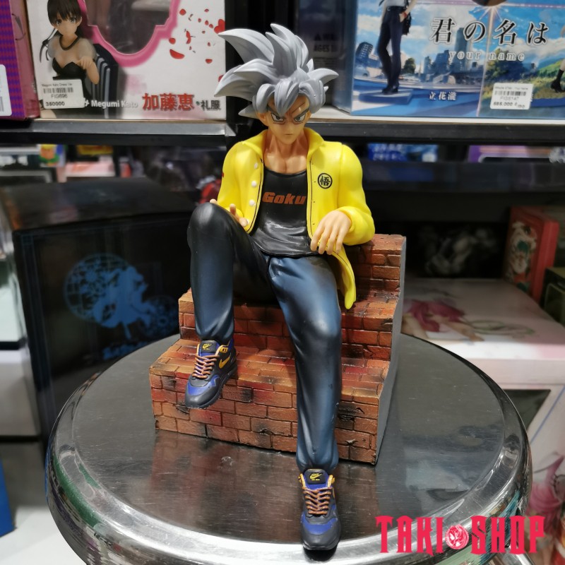 Mô hình figure: Super Saiyan Blue Son Goku Ngồi Bậc Tam Cấp 2020