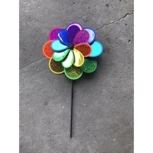 Chong chóng 2 tầng, loại mới màu sặc sỡ , tặng kèm keo