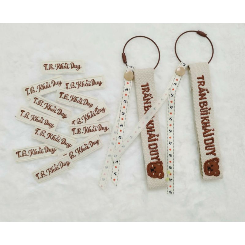 Móc khóa thêu theo yêu cầu, nametag làm quà tặng.