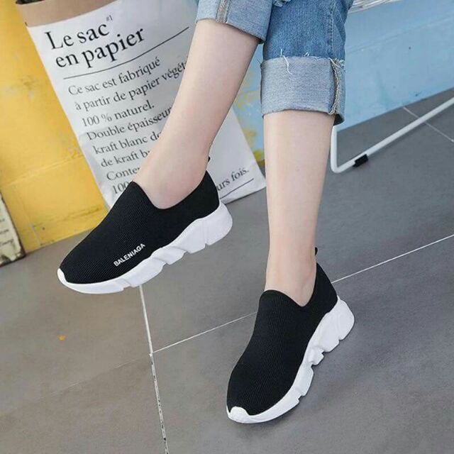 Giày slip on đen đỏ