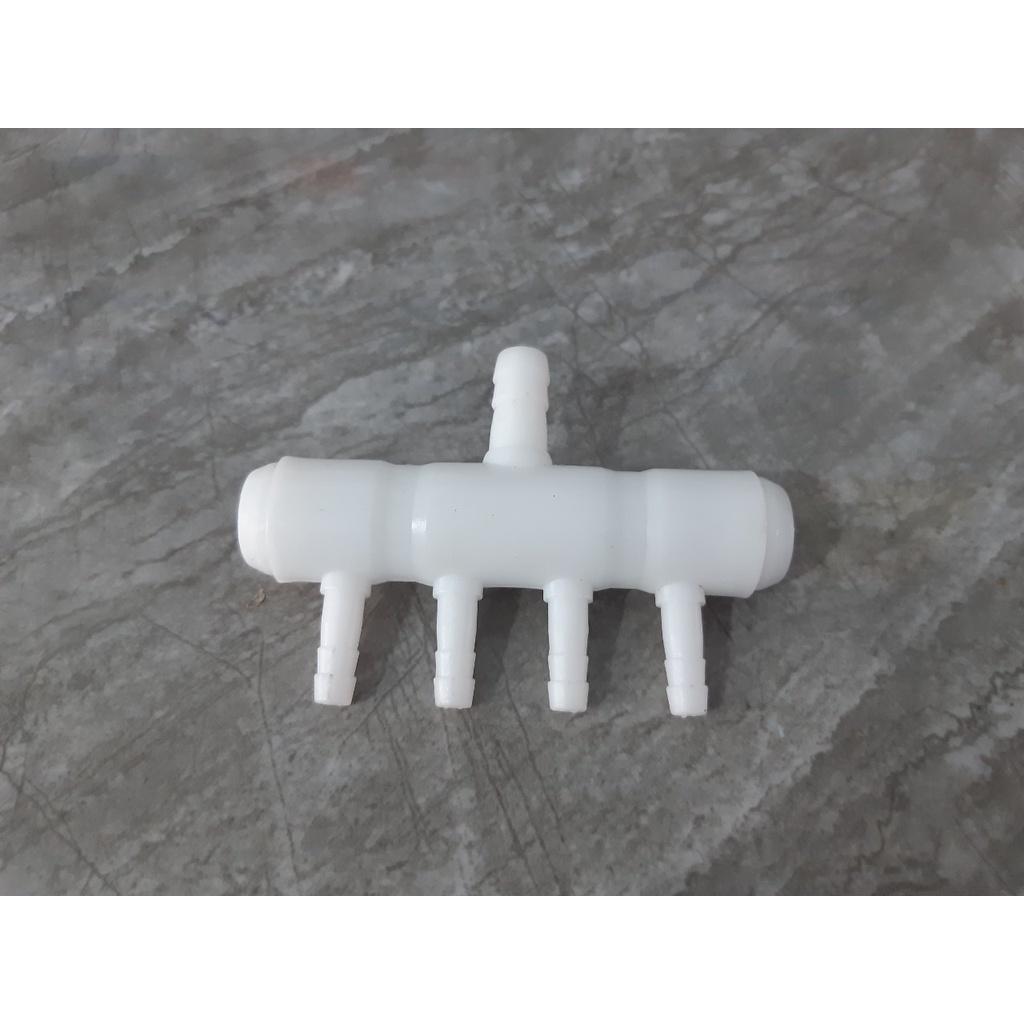 Chia Oxy Bằng Nhựa Cho Hồ Cá 4 Đầu Ra