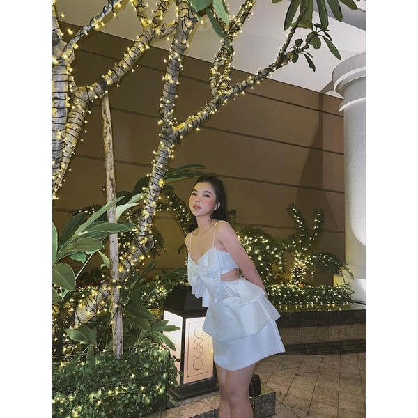 ĐẦM HAI DÂY HOLIDAY thiết kế cut-out hở lưng và eo quyến rũ chất vải tapta dày dặn kèm lót bên trong diện lễ và tết | BigBuy360 - bigbuy360.vn