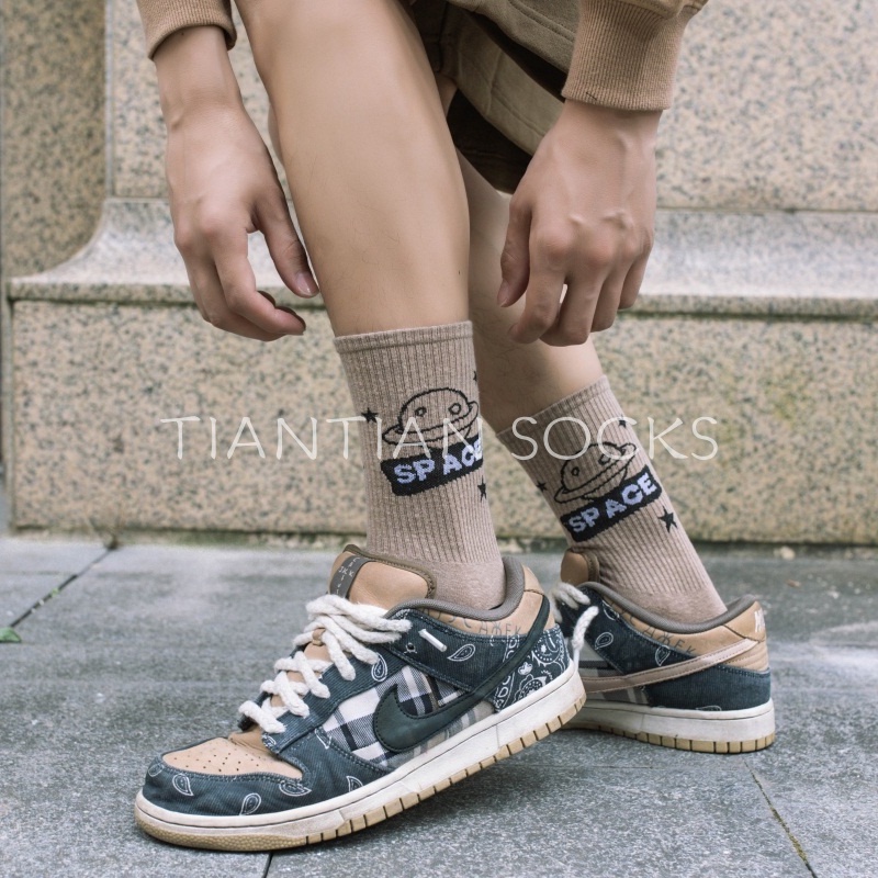 TIAN TIAN T078 Tất vớ nam nữ cổ cao in hình phi hành gia/phi hành gia/phi hành gia màu đen phong cách Nhật Bản độc đáo dễ phối đồ