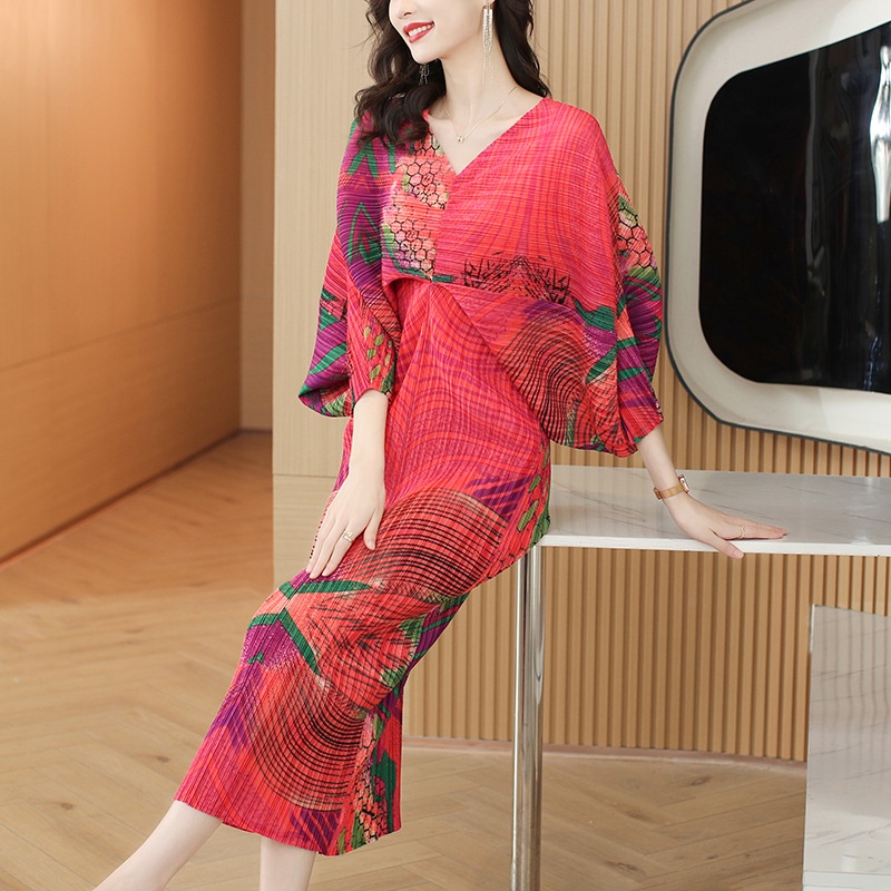 Châu Âu Station Issey Miyake Đầm Dài Xếp Ly Tay Cánh Dơi Phong Cách Xuân Hè 2021 Mới