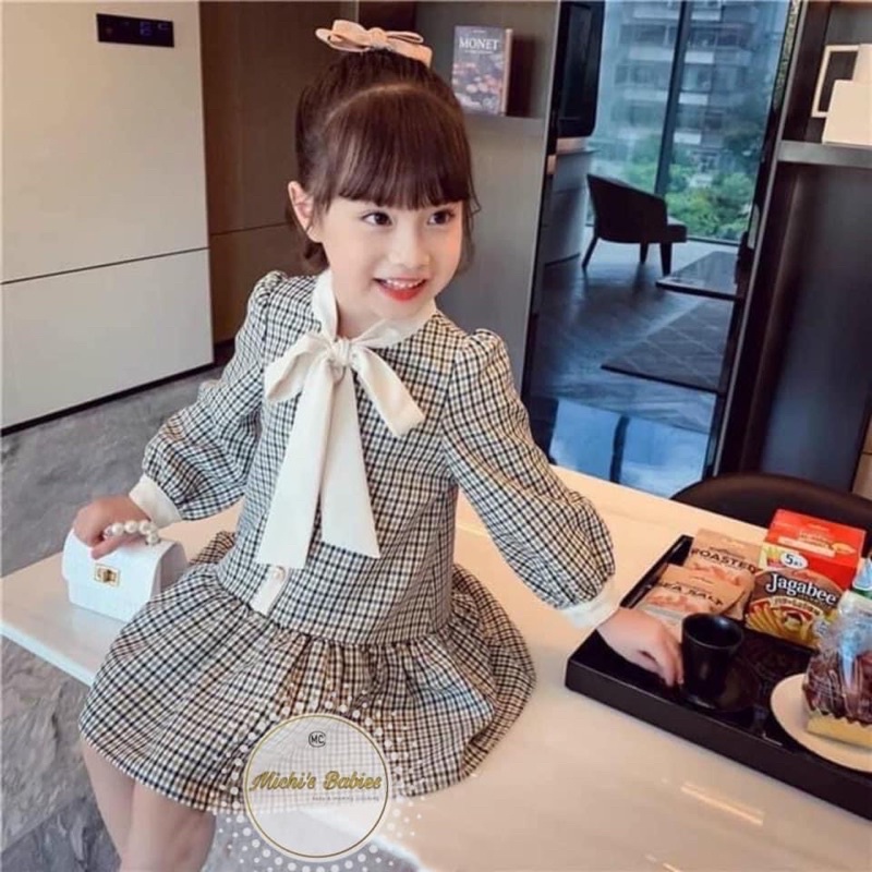 Váy caro phối nơ siêu xinh cho bé