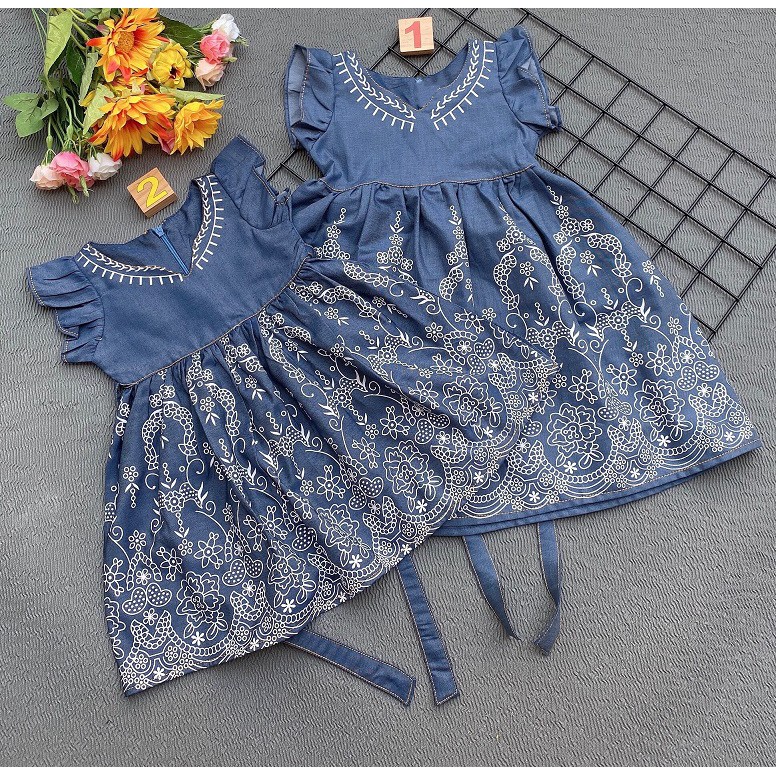 Váy Đầm Jeans in Họa Tiết Bé Gái BabyBean