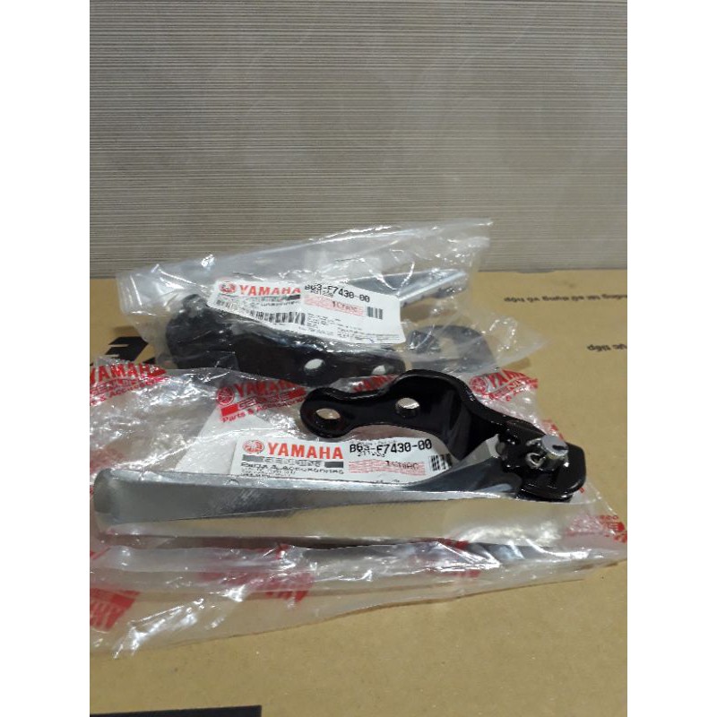 Gác chân sau bên trái NVX v1 Yamaha chính hẵng 100%