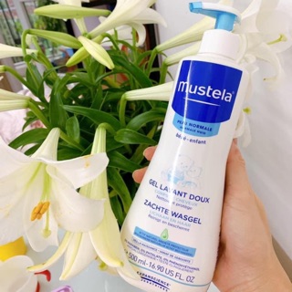 Sữa tắm Mustela cho bé