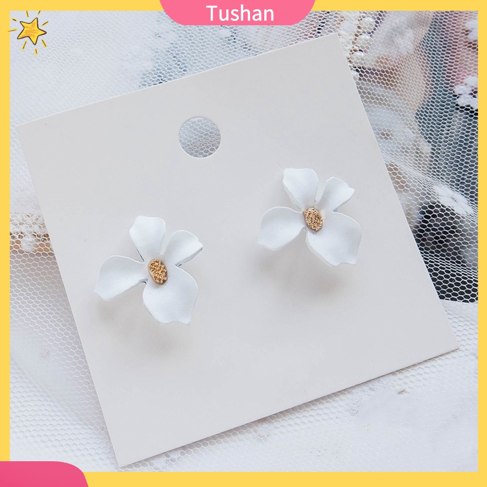 Bông tai nữ đính đá thời trang sang trọng