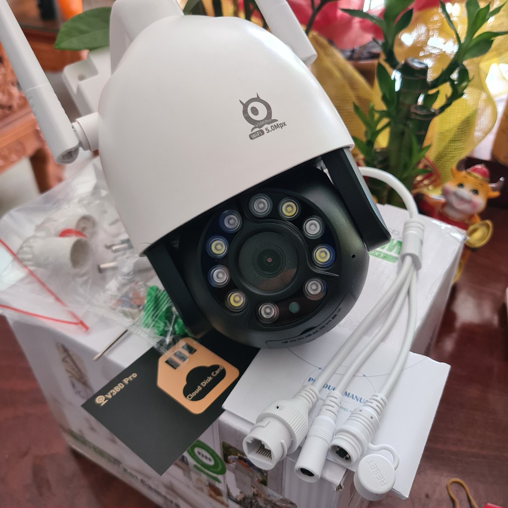 CAMERA IP WIFI NGOÀI TRỜI CHỐNG NƯỚC V380 Pro C12 5.0 Mpx, Xoay 360 độ, theo dõi chuyển động, ban đêm có màu khi bật Led