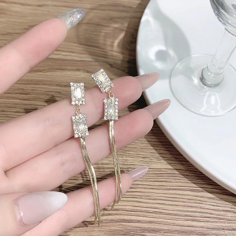 Bông Tai Dáng Dài Hình Chữ Nhật Đính Kim Cương Giả Phong Cách Hàn Quốc S925