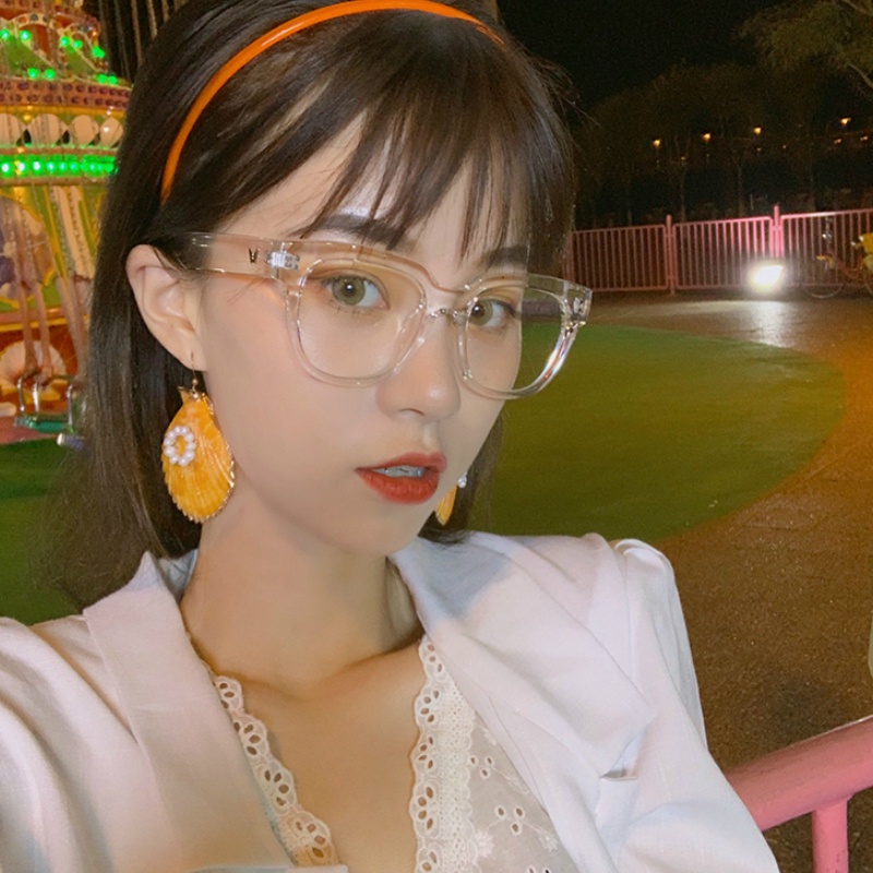 Kính Mát Trong Suốt Gọng Vuông