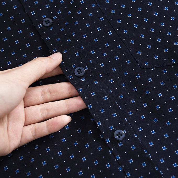 Áo Sơ Mi Nam Công Sở Trung Niên Anton Somianton Xanh Tím Than Dài Tay Vải Cotton Chấm Bi Nhỏ – Y309