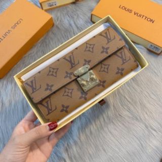 Ví khoa vuông LV full box có mã code
