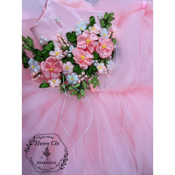 Yếm dây dài phủ chân