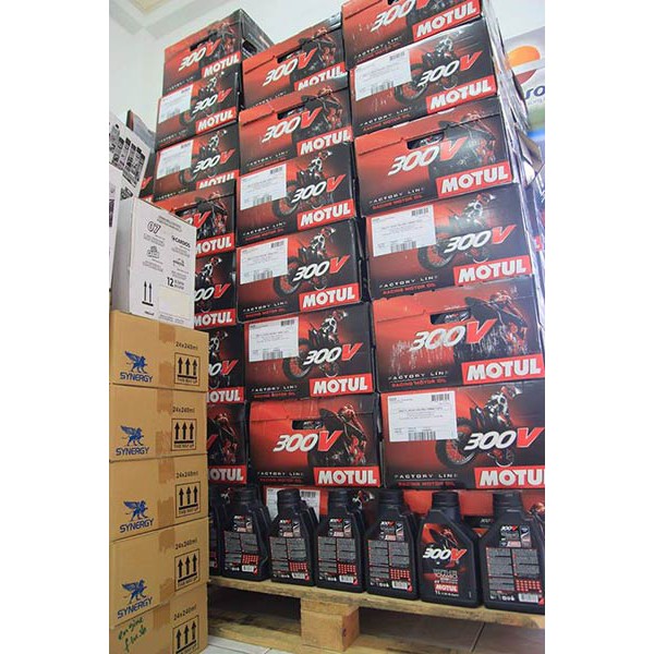 Nhớt motul 300v 10W40 - 5W40 tem 3 lớp Châu Âu