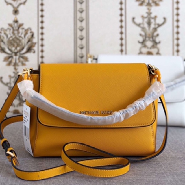 TÚI ĐEO CHÉO MÀU VÀNG