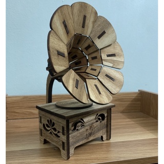 Mô hình lắp ráp loa vintage chơi nhạc bằng dây thiều